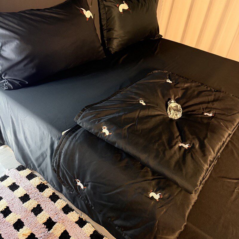 卡通可爱风夏季水洗冰丝刺绣狗狗夏凉被四件套单人凉感裸睡空调被