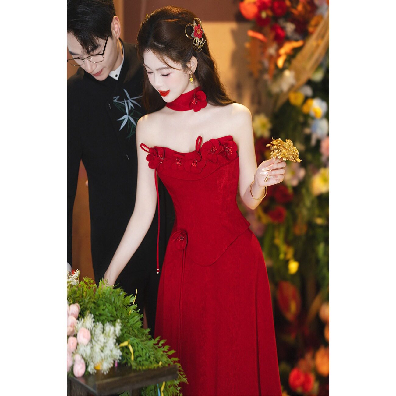 敬酒服新娘晨袍高级感红色缎面订婚衣服婚礼抹胸高端大气结婚礼服图片