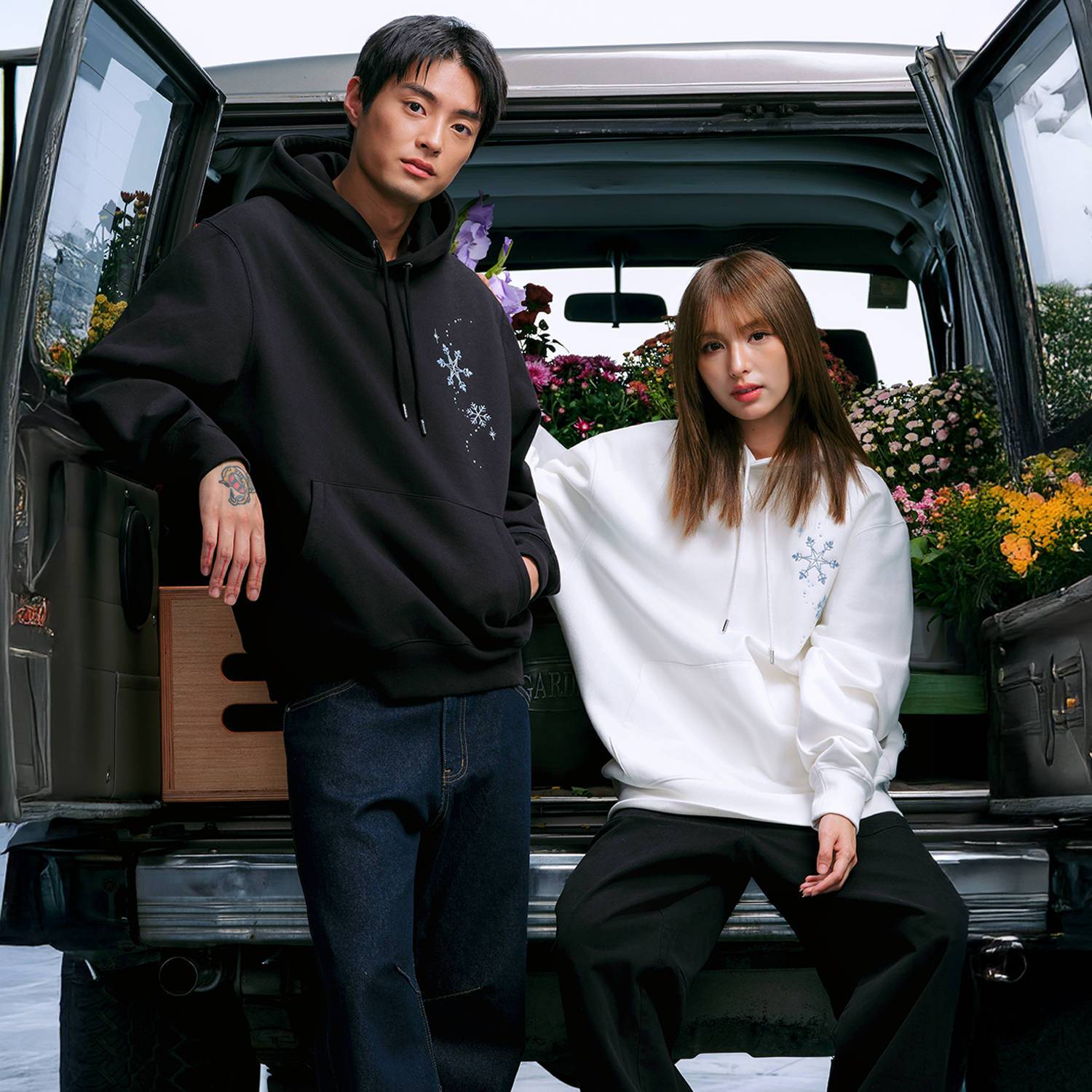 WHOOSIS(不知其名)渐变闪烁立体雪花印花套头帽衫宽松休闲情侣