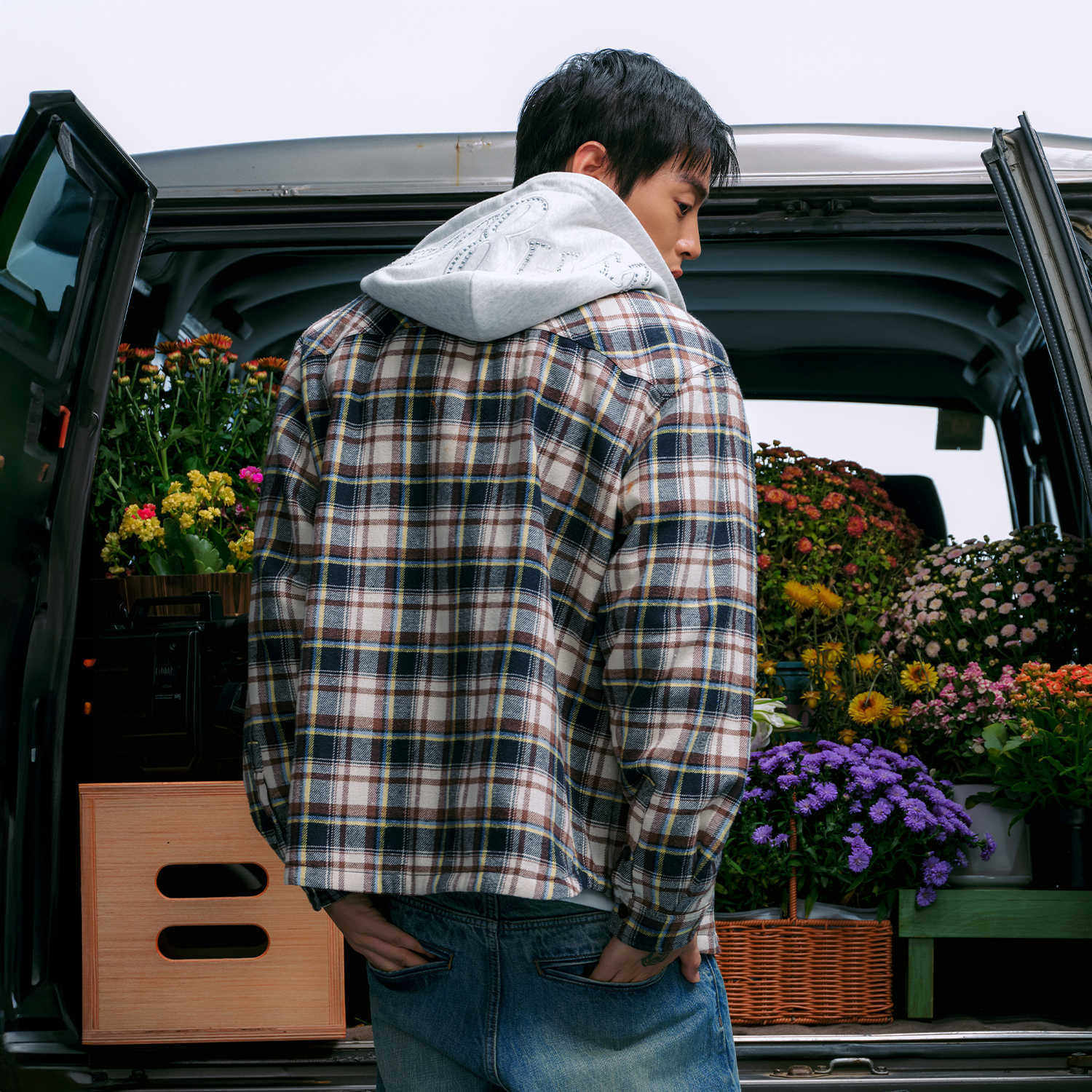 WHOOSIS(不知其名)格纹烫钻logo刺绣衬衫外套秋季酷飒通勤男女