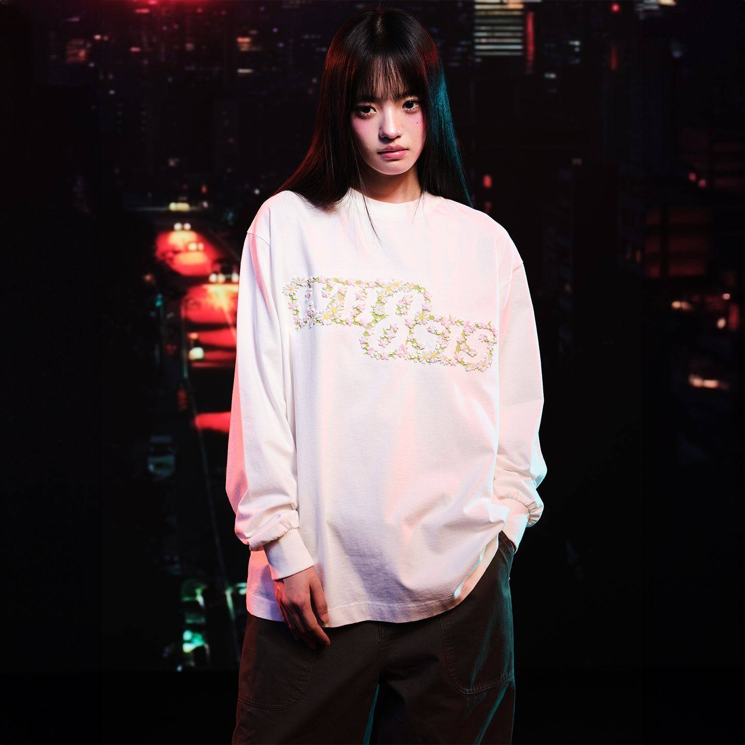 WHOOSIS(不知其名)花丛刺绣长袖T恤秋季打底简约百搭校园男女潮