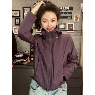 冲锋衣短外套女2026春季新款韩版宽松百搭小个子抽绳连帽夹克上衣