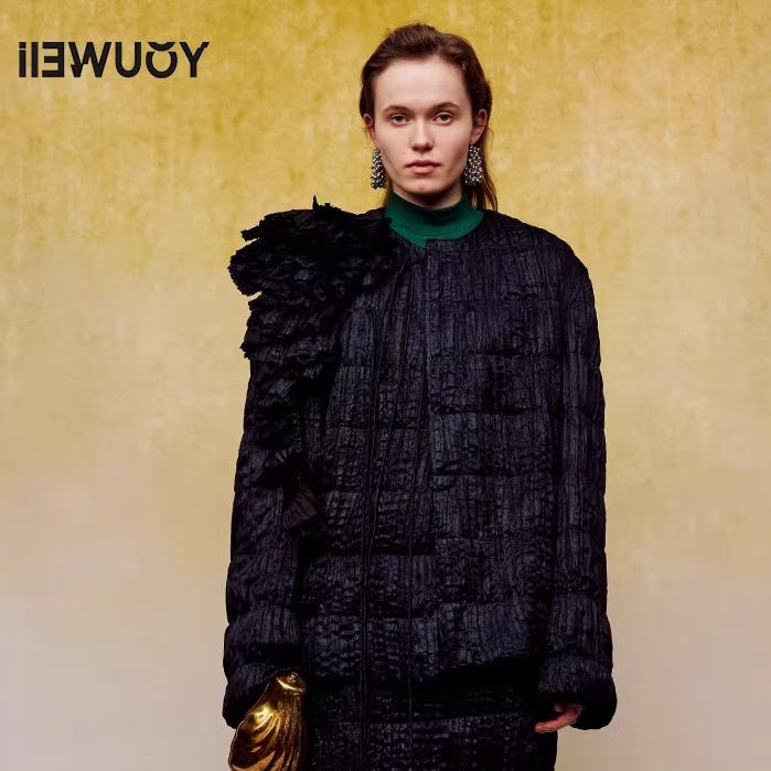褶皱外套IIEWUOY设计师