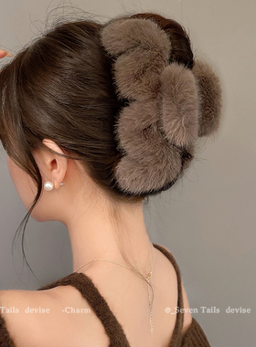 大号毛绒发夹女2025年新款早春发量多鲨鱼夹高级感后脑勺毛毛抓夹