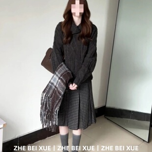 套装 早秋一整套 女慵懒风宽松翻领毛衣外套格纹压褶半身裙巨好看