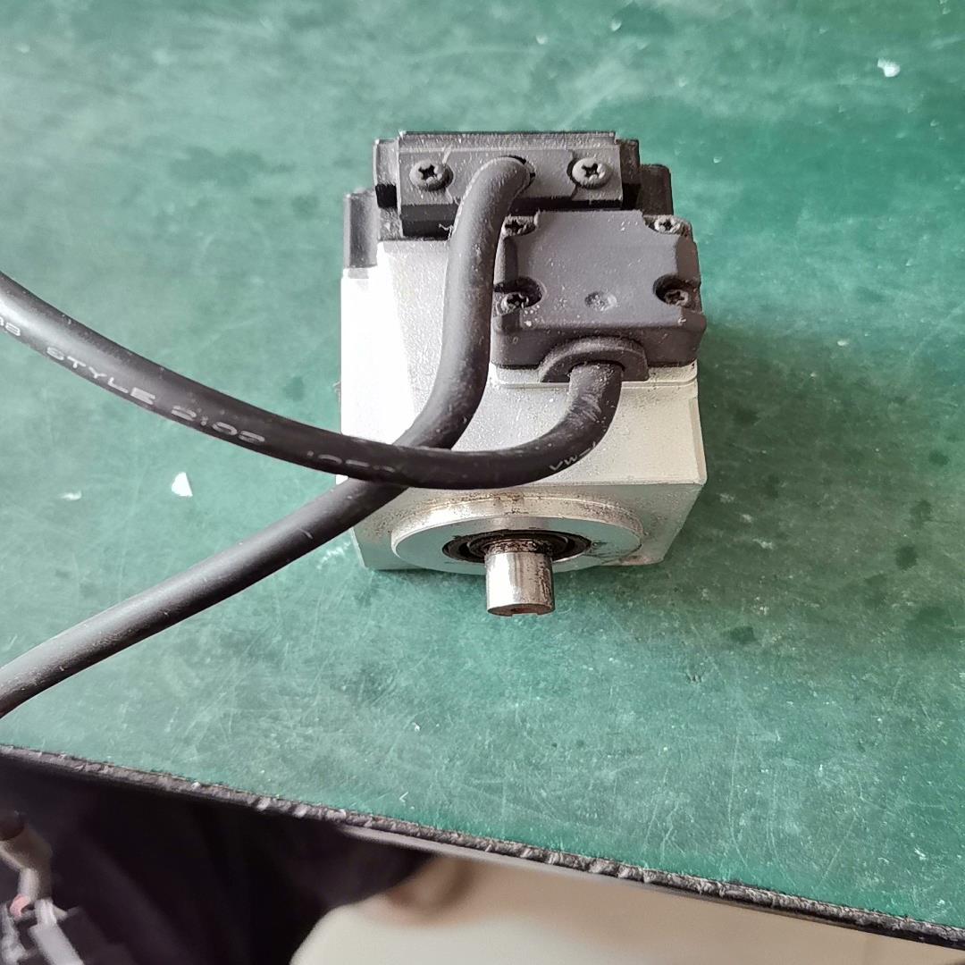 panasoic A6伺服电机50W，型号MSMF5AZ