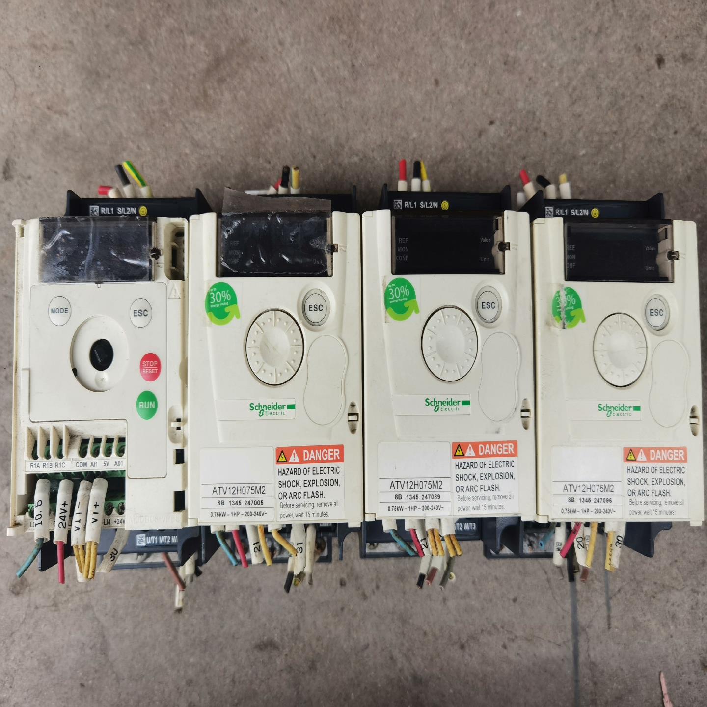 施耐德变频器ATV12H075M2  0.75KW 拆机，成