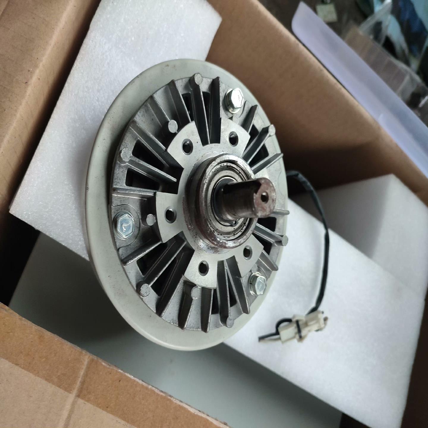制造原装张力磁粉离合器 ZKB-1.2XN。