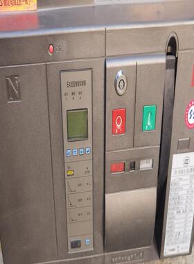 常熟开关厂，CW3-4000M/4，抽屉式.220V.，