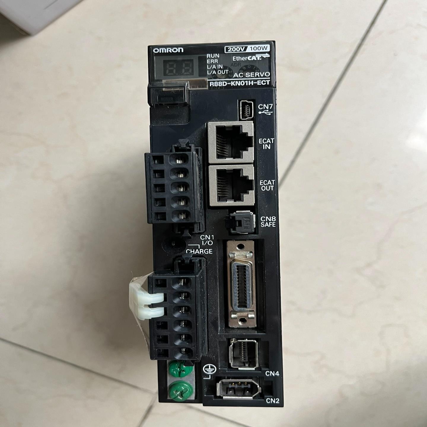伺服驱动器R88D-KN01H-ECT，功能完好，外观