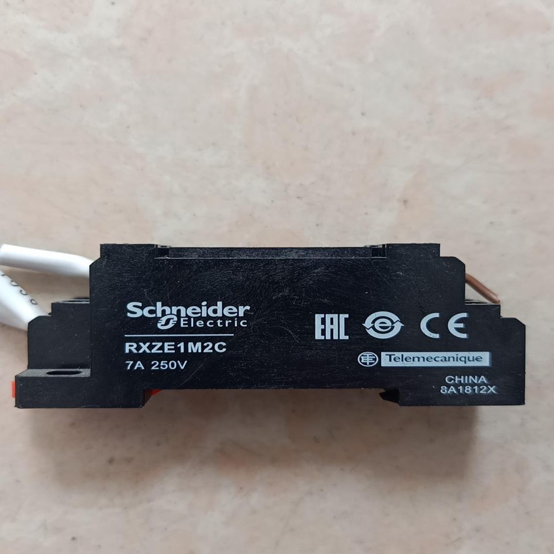 继电器底座 RXZE1M2C 8脚   ，下来