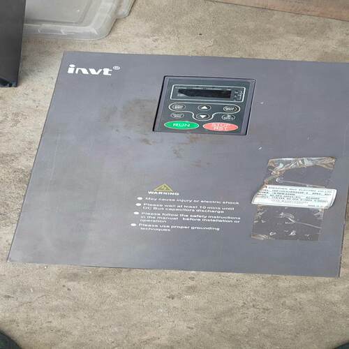 新到一台英威腾变频器型号CHF100-018G/22P-4，