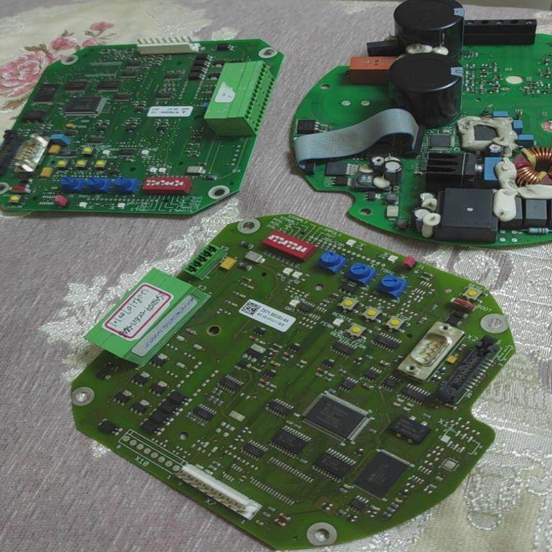 现出售德国SipoS西博思控制板三个，外加电源！ 需