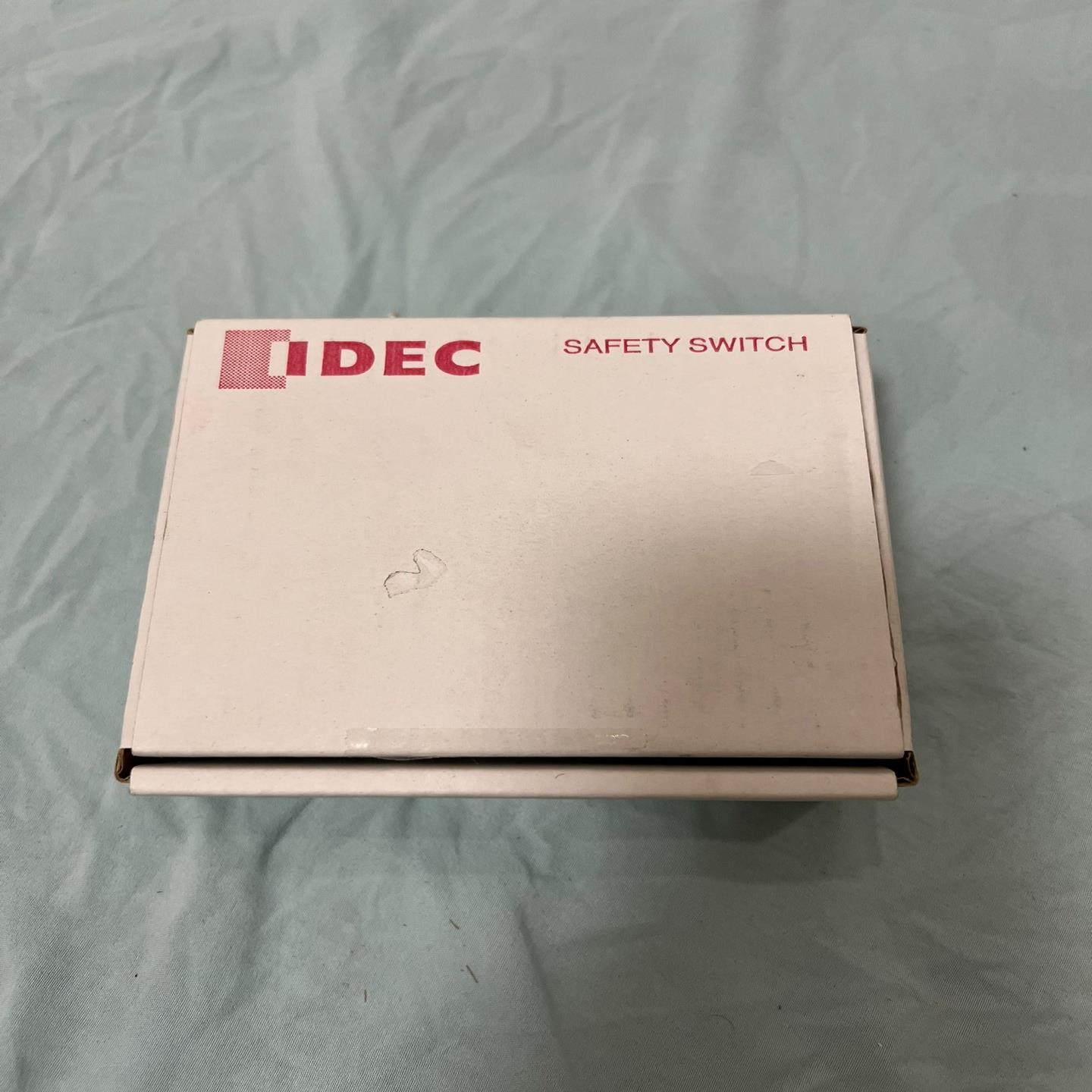 IDEC和泉门锁HS1L-R4，全新没有使用过，实物请见下图