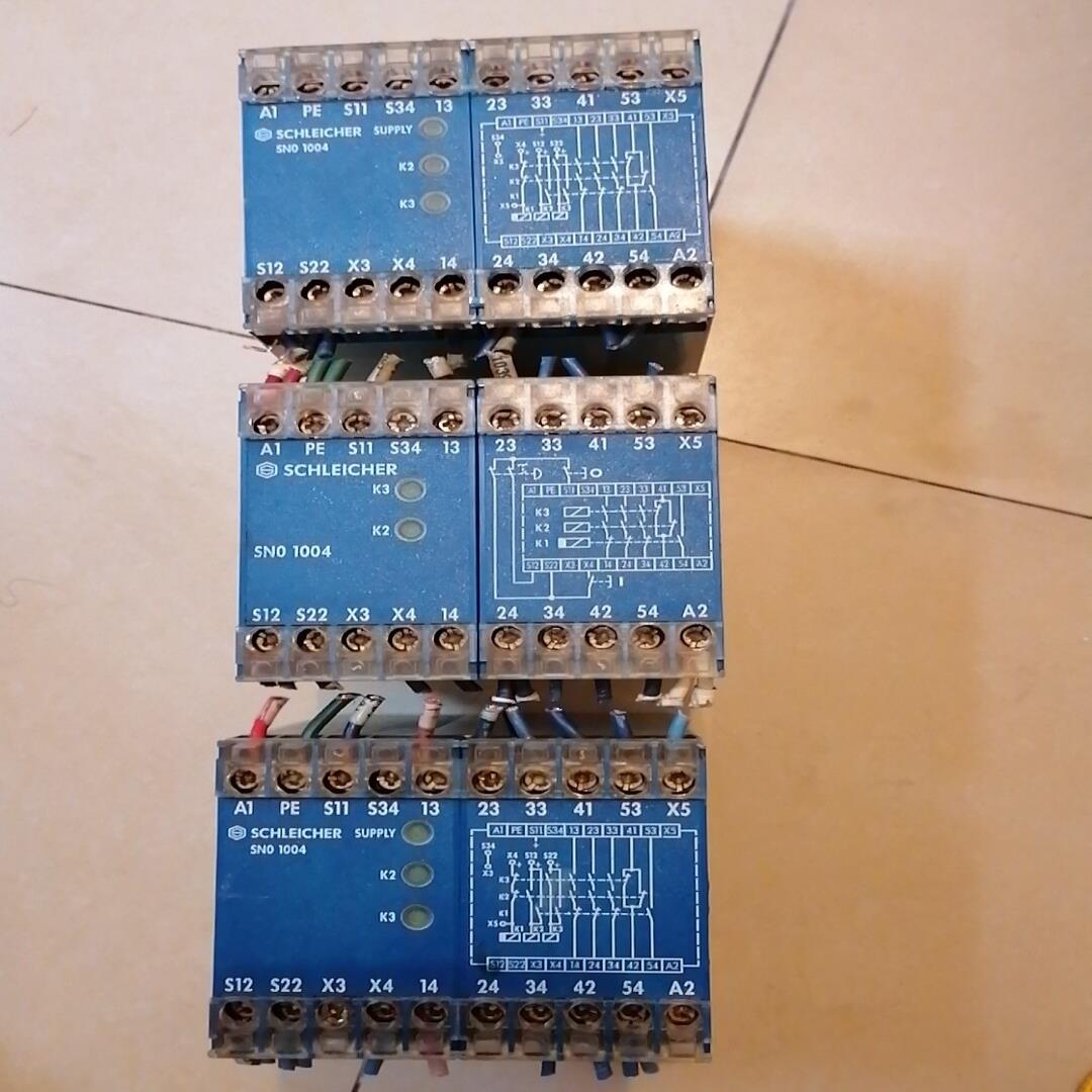 拆SCHLEICHER  安全继电器  SNO 1004共3
