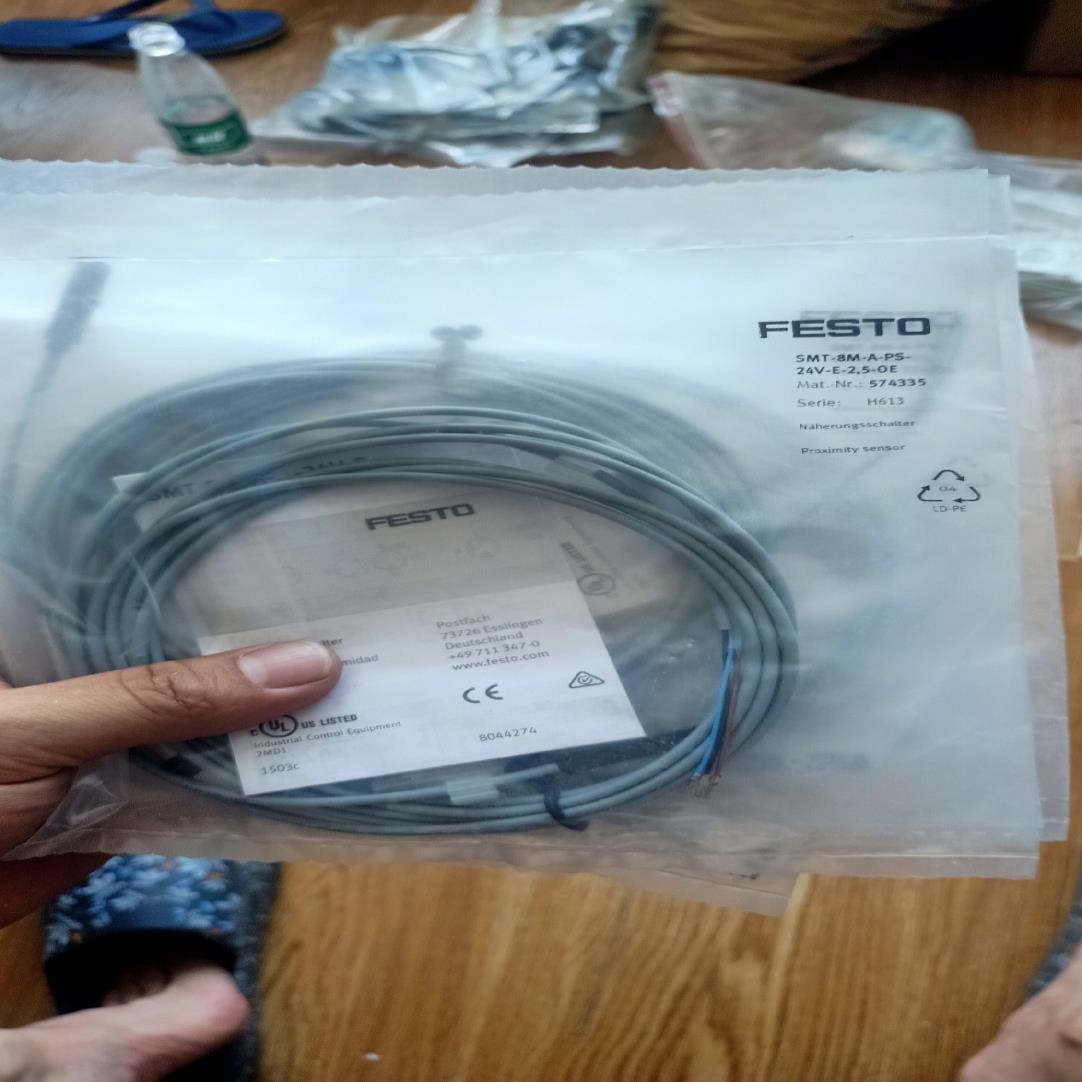 费斯托磁性开关SMT-8M-A-PS-24V-E-2,5-0