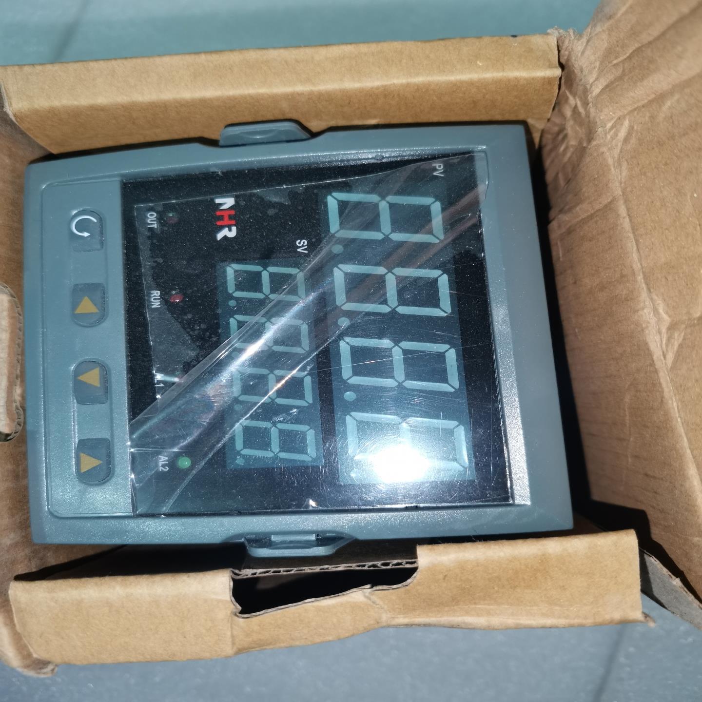 温控表。型号nhr1300 c/14全新的便宜处理了