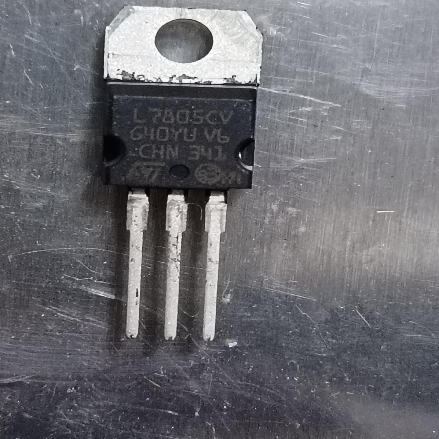 流水线原件：全新原装L7805CV三端稳压管,直插TO-