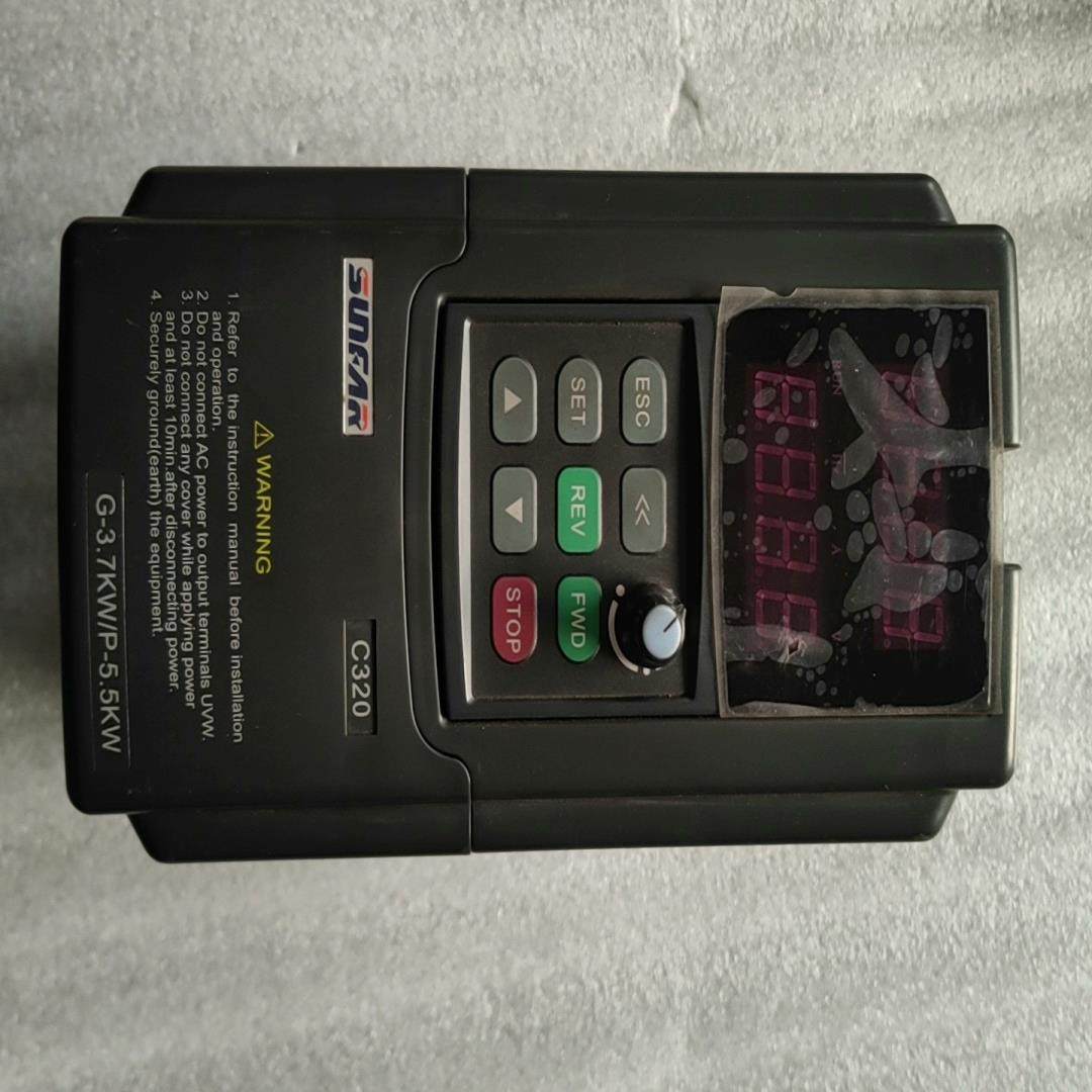 C320-4T0037G/0055P 四方变频器 3.7KW