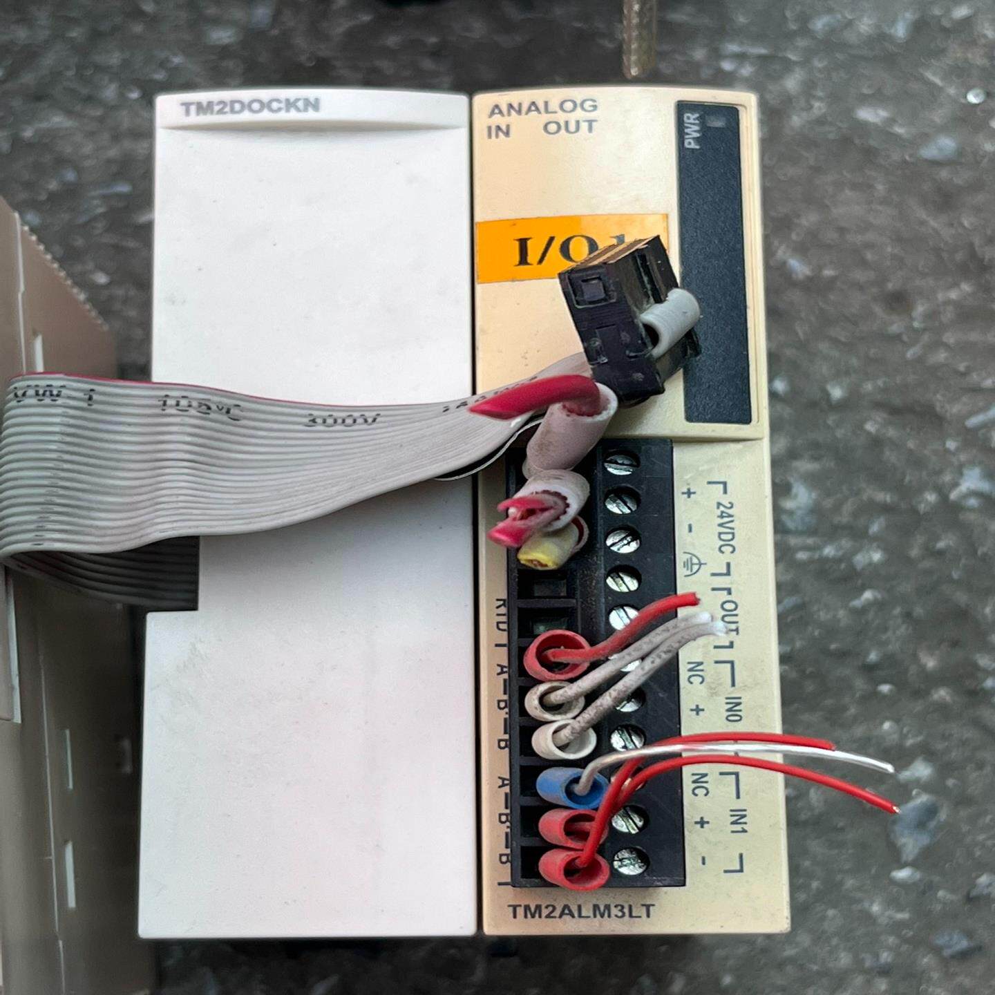 （设备配件）TM2DOCKN两个，一个安装脚破，TM2ALM3LT两个