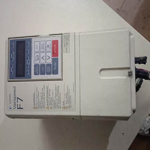 安川F7 变频器。ClMR-F7B42P2， 功能正常，