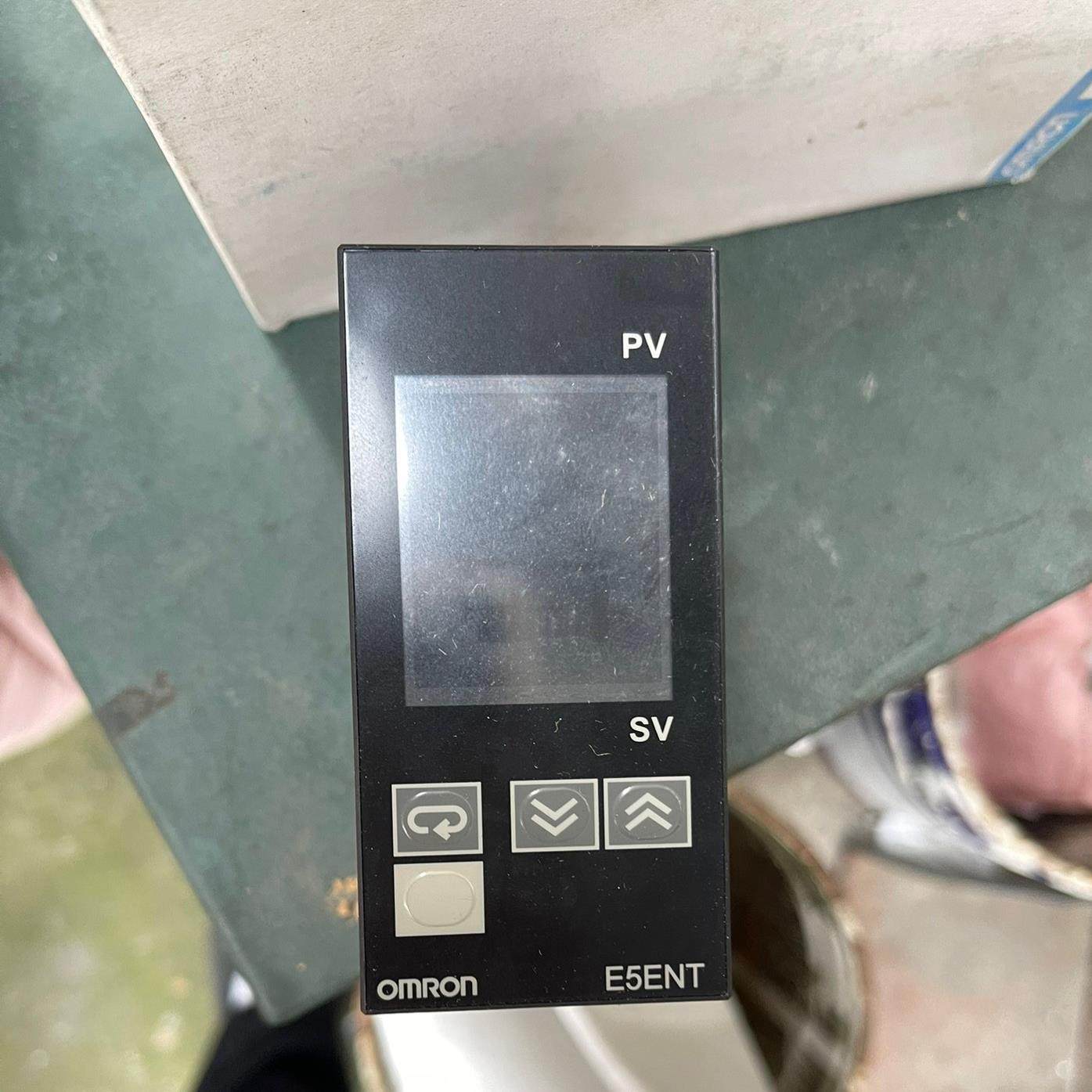 全新温控器E5ENT-R3TC 100-240VAC议价