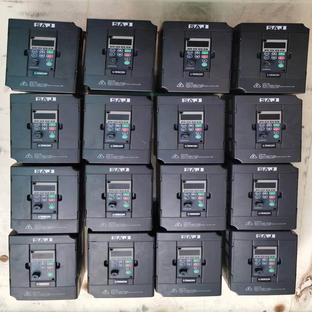 8000B-2SR75GB 三晶变频器220V0.75KW变