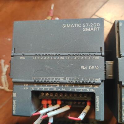 （设备配件）西门子PLC两台，S7-200EMDR32  拆机剪线，正常