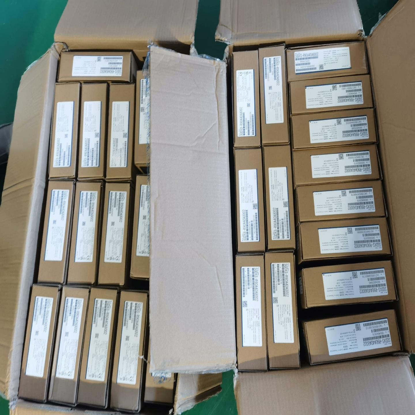 全新安川10系100W驱动器SGDXS-R90A40A800