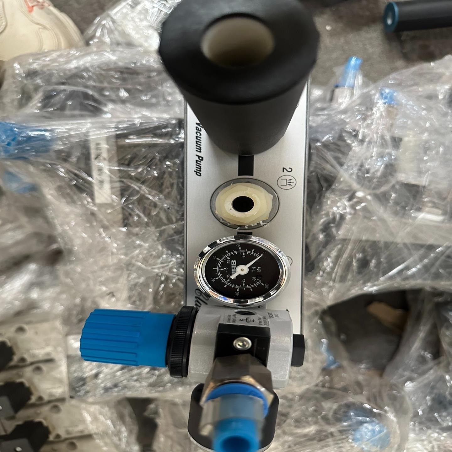 （设备配件）PIAB 派亚博真空发生器L100B6ADN带费斯托调压阀1
