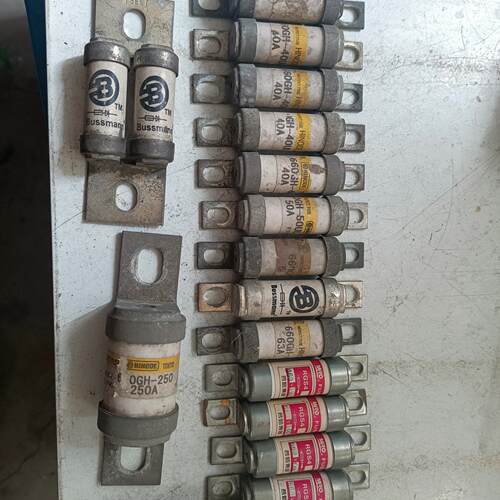 保险丝有40A，50A，60A，100A，250A