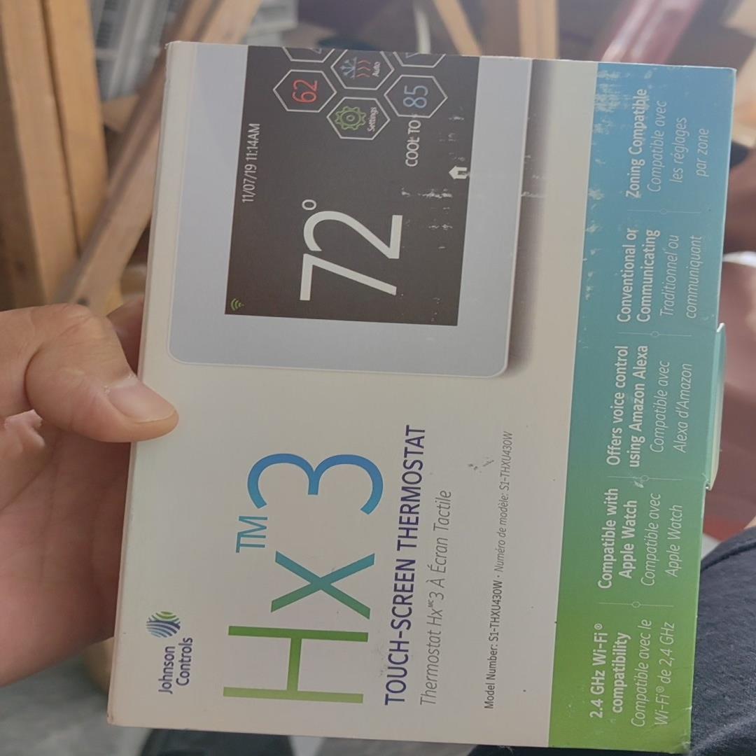 江森WIFI温控器屏，全新如图。型号S1-THXU430W单议价