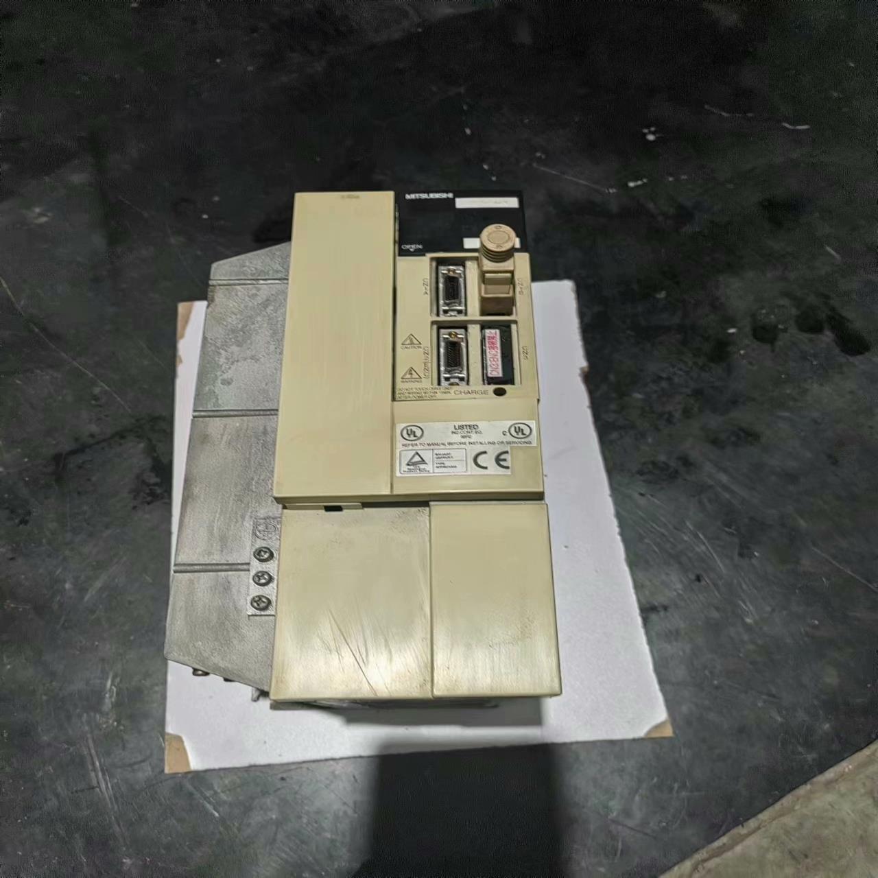 三菱系统FCA64S三菱M64主机加7.5KW驱动一起打包，