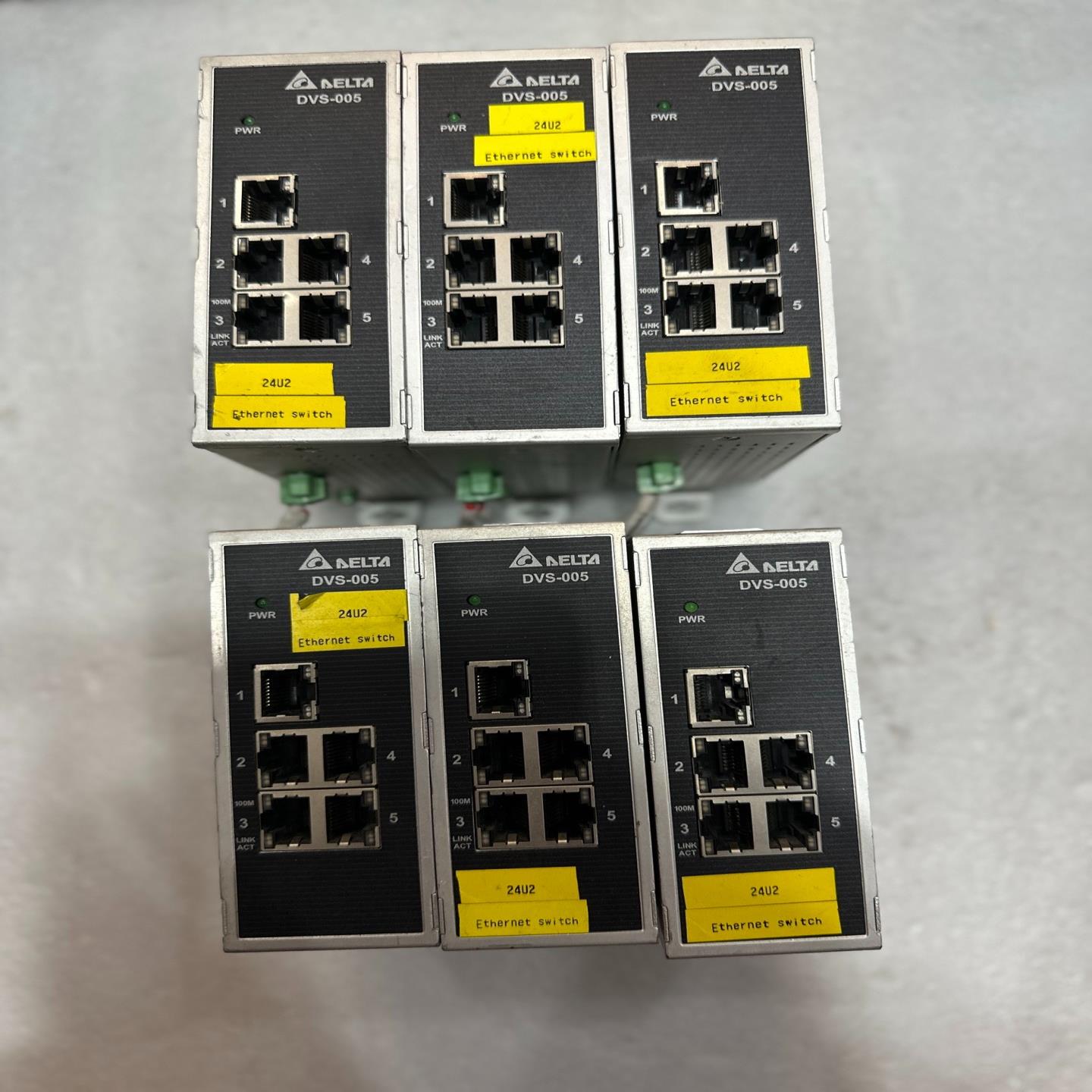 台达网络交换机五网口，型号DVS-005100， 实