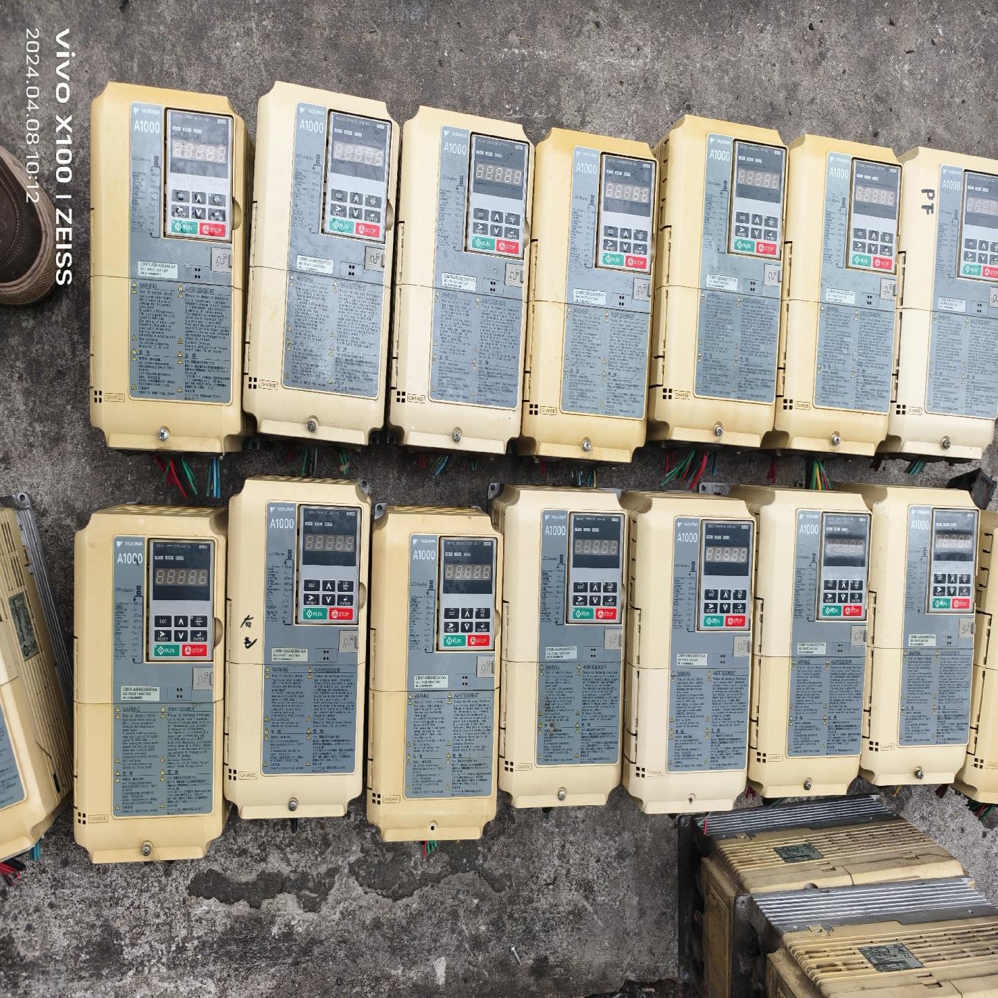 安川A1000变频器0.75KW/1.5KW，1.5KW/2