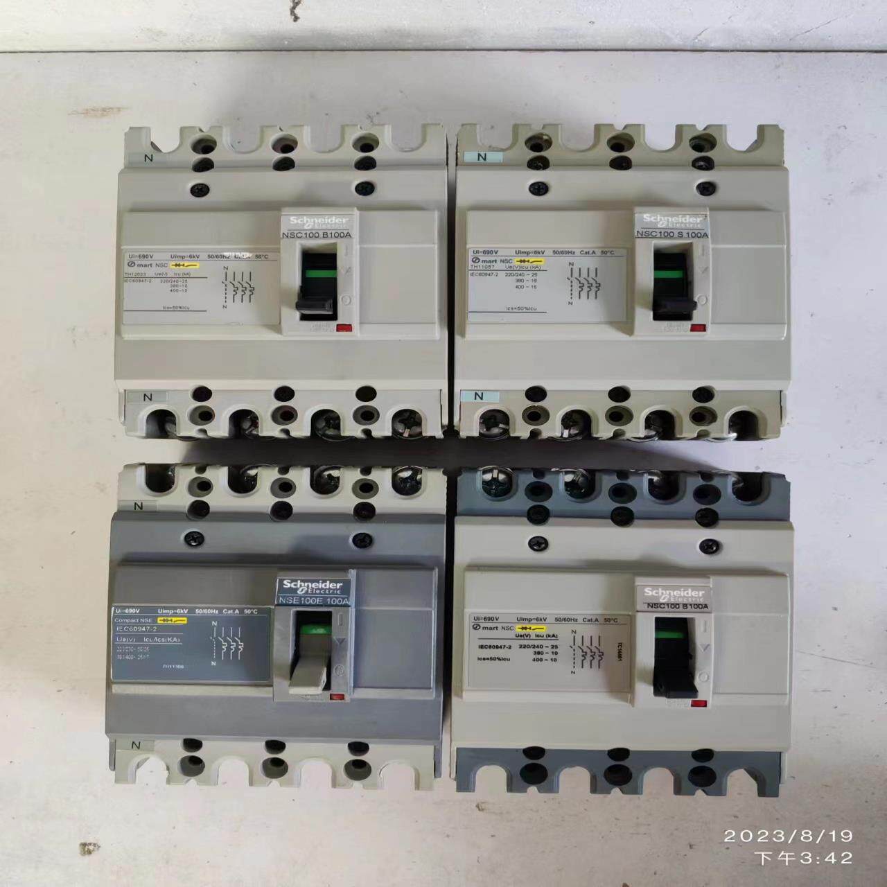 施耐德4P空气开关：NSC100B、100A。实物拍摄成色如