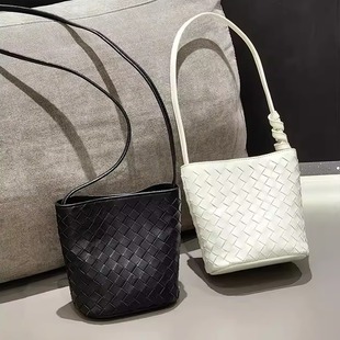 手工编织植鞣羊皮小水桶包包女真皮手机包小众百搭手提单肩斜挎包