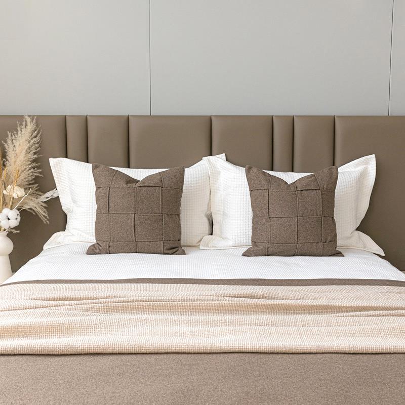 日式侘寂风床尾毯咖色靠枕原木风民宿样板间床旗抱枕组合搭毯靠包