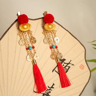 古风元宝铜钱小财神发夹红色毛球流苏掩鬓发饰儿童拜年喜庆头饰品