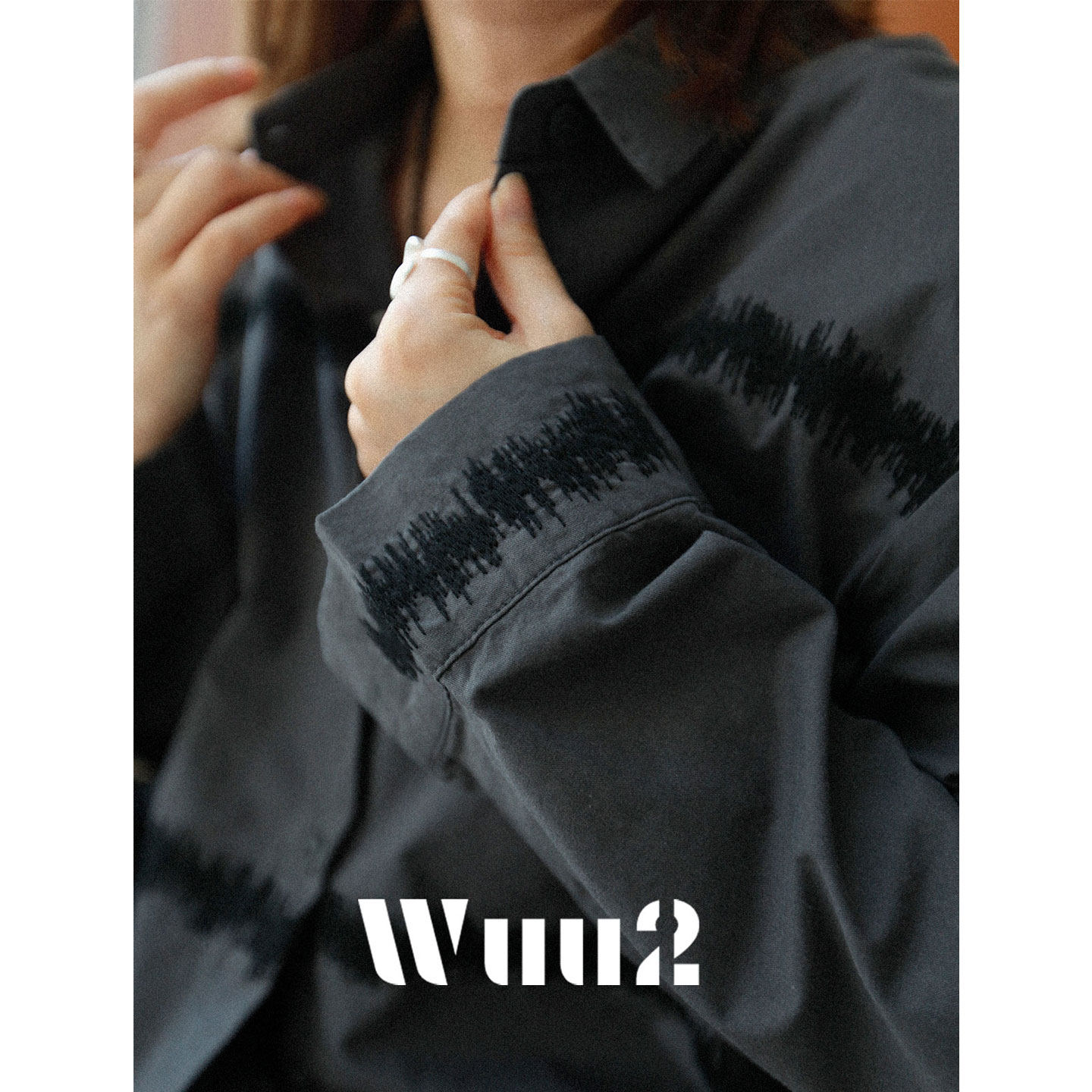 Wuu2 一半的心跳 立体波纹刺绣灰黑色衬衫女独特冷淡系设计感上衣