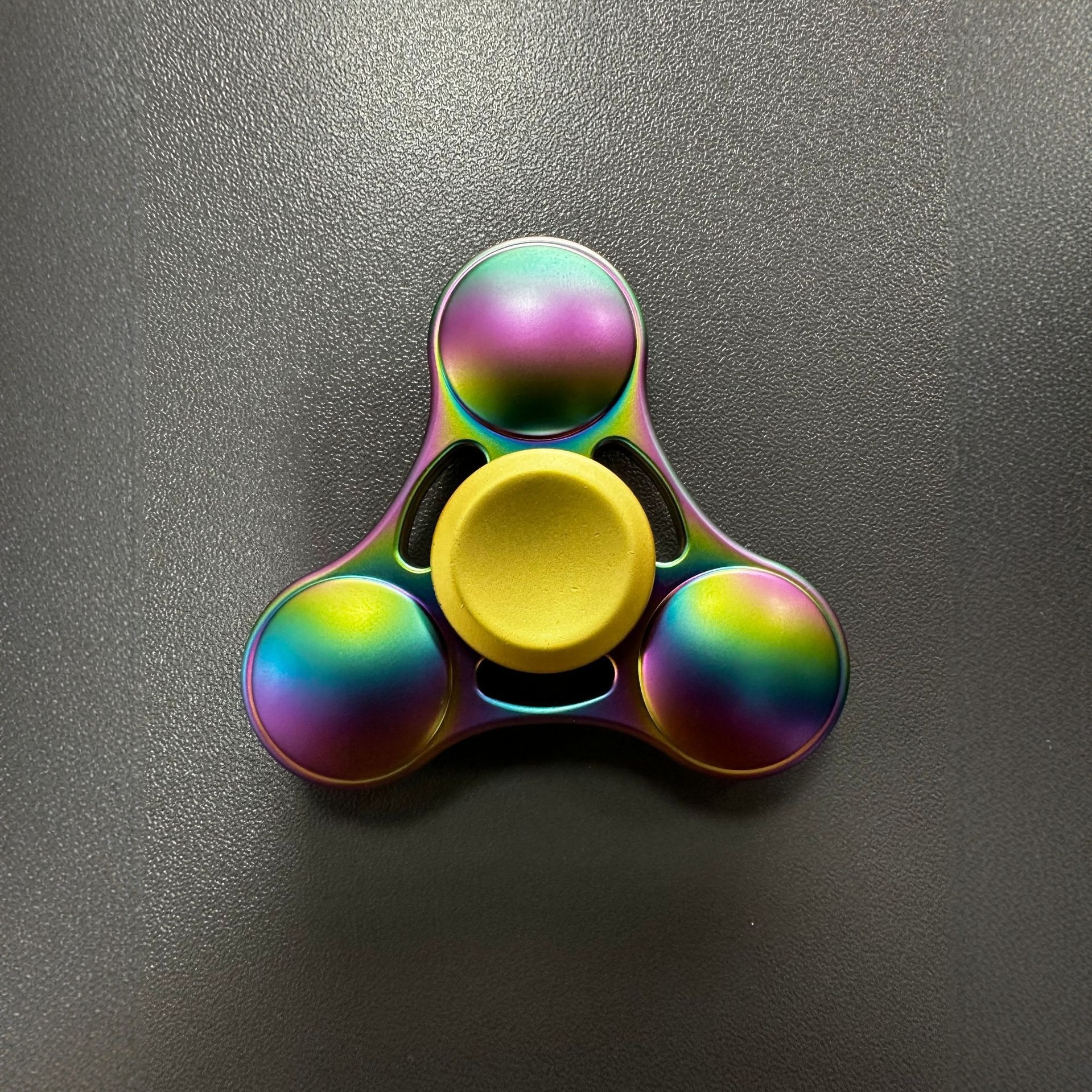 金属飞碟锌合金旋转玩具ufo三角叶手指陀螺炫彩指尖陀螺新款