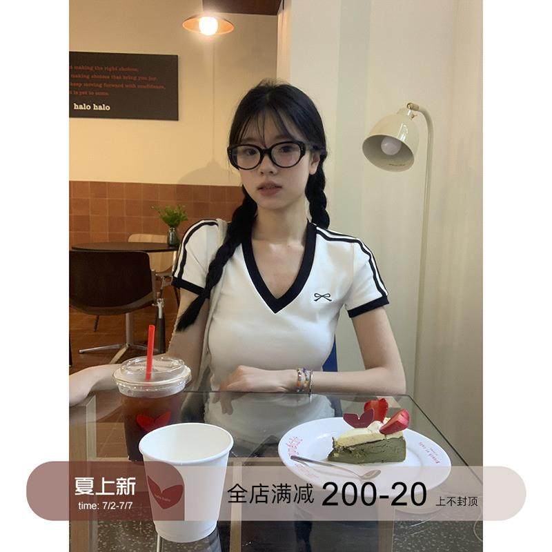 红人馆短袖t恤女2025新款爆款夏季正肩白色修身短款设计感v领上衣,女装/女士精品,T恤,淘宝优惠券,粉丝福利购,淘宝优惠卷