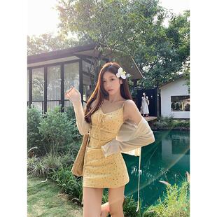 甜辣妹套装白色长袖开衫外套女夏季黄色碎花吊带洋装短裙两件套