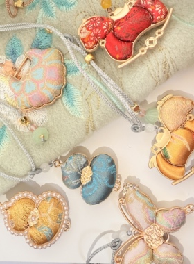 国风双面仿宋锦小马吊坠项链新中式毛衣链马年国风仿宋锦挂绳配饰