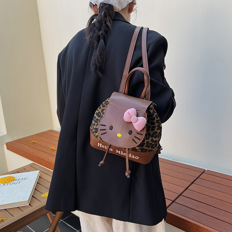 Hellokitty可爱洋气复古包包女2025秋冬新款高颜值超火迷你双肩包
