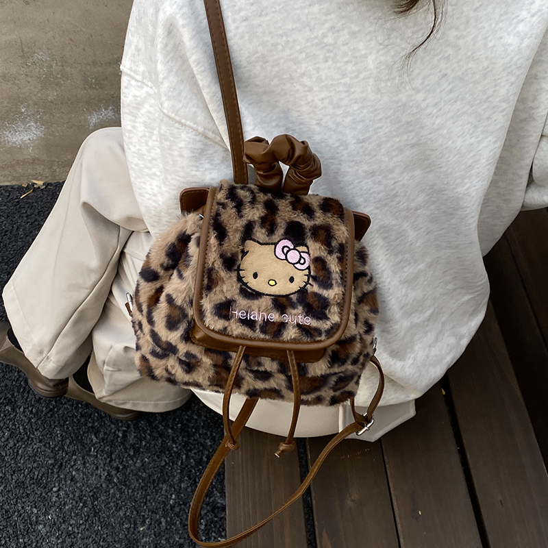 青春感时尚少女风迷你包包女秋冬爆款可爱风Hellokitty豹纹双肩包
