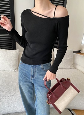 司南 早春新款 时髦小心机斜领露肩设计感修身显瘦针织衫 SN8573