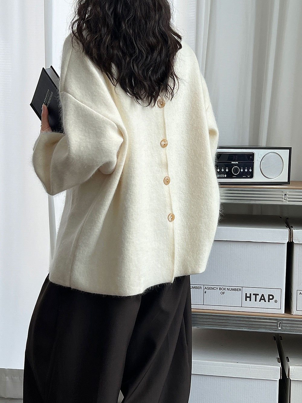 鹿西 重工浣熊毛慵懒风后背纽扣毛衣女秋季新款软糯羊毛针织ss867