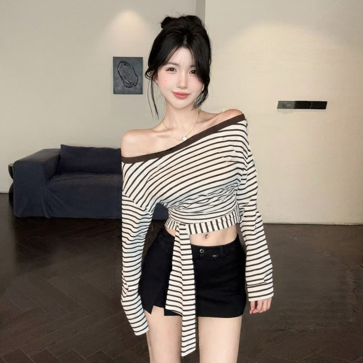 纯欲辣妹性感斜肩宽松条纹长袖T恤短款露脐绑带收腰打底上衣