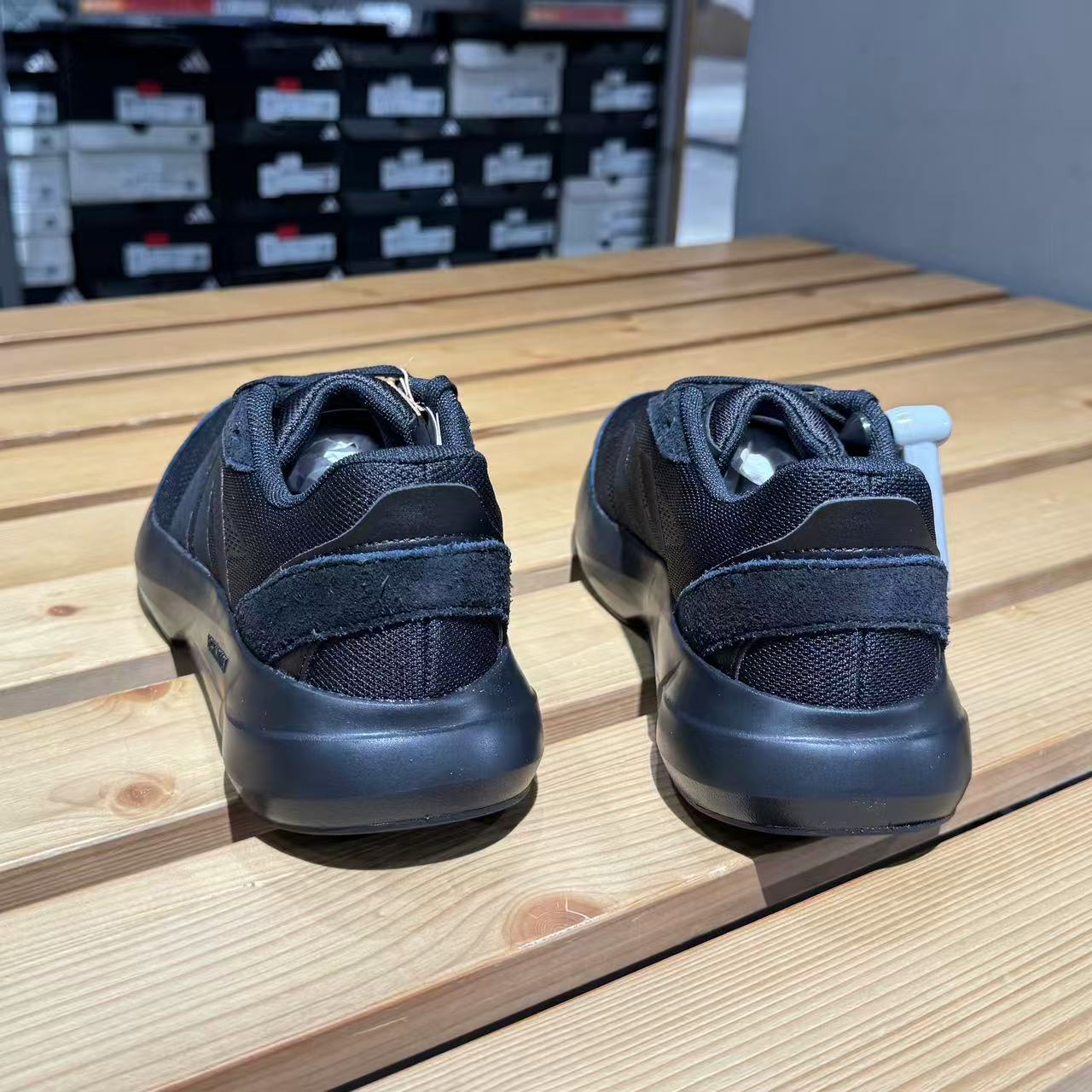 Adidas阿迪达斯LIGHTSHIFT男子轻便透气黑色运动鞋跑步鞋JH9319